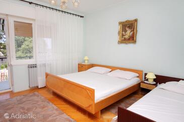 Apartments with parking space Senj - 5572