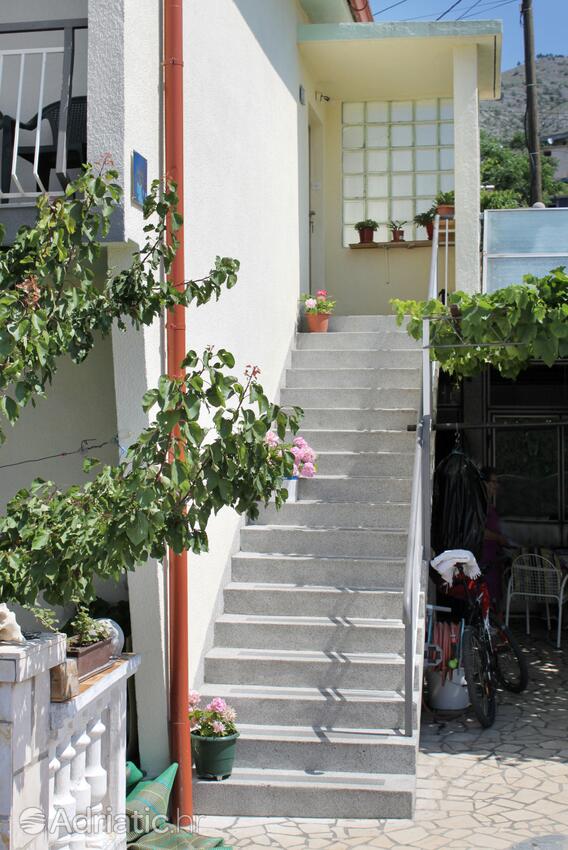 Udvar - Apartmanok parkolóhellyel Senj