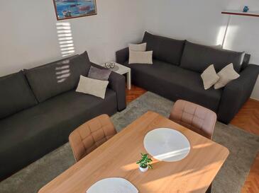 Klenovica, Living room in the apartment, air condition available and WiFi.