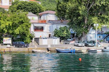 Klenovica, Novi Vinodolski, Propiedad 5579 - Apartamentos cerca del mar con una playa de guijarros.