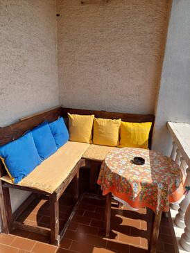 Apartments with parking space Novi Vinodolski - 5582