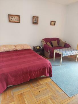 Novi Vinodolski, Sala de estar en alojamiento de tipo apartment, aire acondicionado disponible y WiFi.