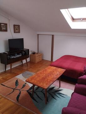 Apartments with parking space Novi Vinodolski - 5582