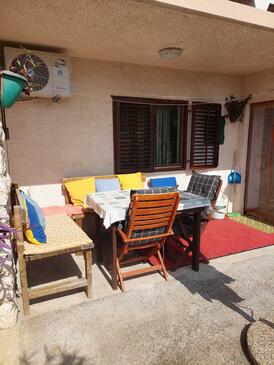 Apartments with parking space Novi Vinodolski - 5582