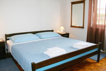 Apartments with WiFi Novi Vinodolski - 5583