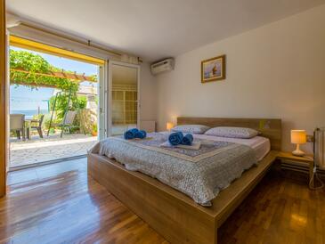 Apartments by the sea Crikvenica - 5585