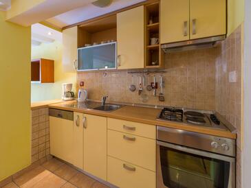 Apartments by the sea Crikvenica - 5585
