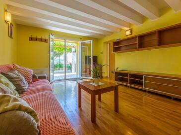 Apartments by the sea Crikvenica - 5585