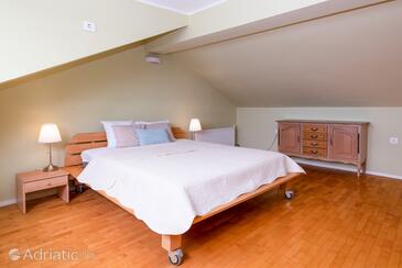 Apartments by the sea Crikvenica - 5585