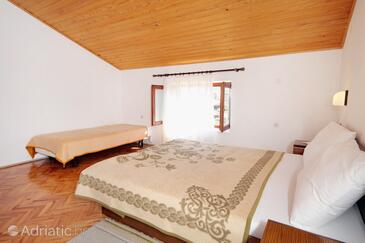 Apartments with parking space Novi Vinodolski - 5587