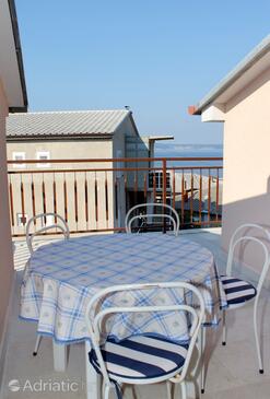 Apartments with parking space Novi Vinodolski - 5587