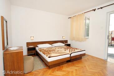 Apartments with parking space Novi Vinodolski - 5587