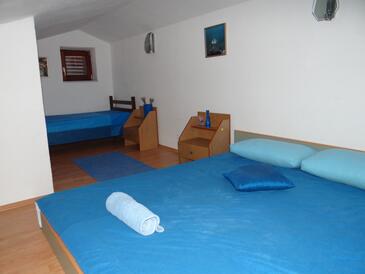 Apartments and rooms with parking space Klenovica, Novi Vinodolski - 5590