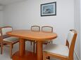 Dramalj, Comedor en alojamiento de tipo apartment, WiFi.