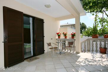 Apartments with parking space Novi Vinodolski - 5593