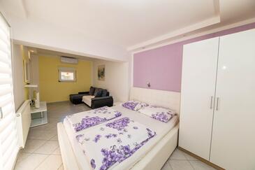 Family-friendly apartments with swimming pool Dramalj, Crikvenica - 5594