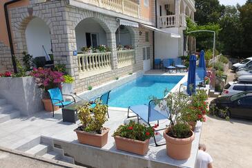 Apartmaji z bazenom za družine z otroci Dramalj, Crikvenica - 5594 Adriatic.hr