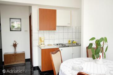 Apartments with parking space Novi Vinodolski - 5600