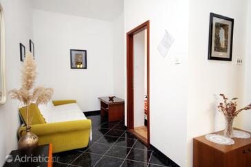 Apartments with parking space Novi Vinodolski - 5600