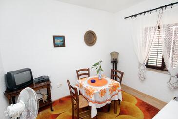 Apartmaji s parkingom Novi Vinodolski - 5600