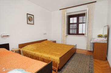 Apartments with parking space Bol, Brač - 5605