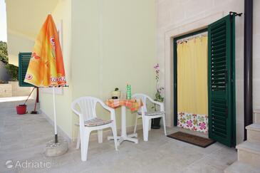 Apartmani s bazenom pogodni za obitelji s djecom Postira, Brač - 5609