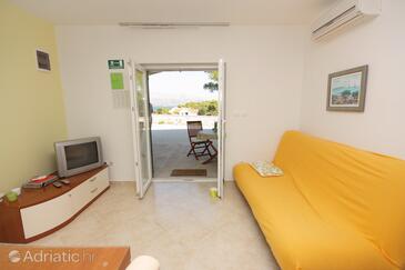 Apartmani s bazenom pogodni za obitelji s djecom Postira, Brač - 5609