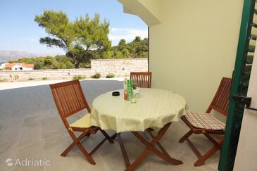 Apartmani s bazenom pogodni za obitelji s djecom Postira, Brač - 5609