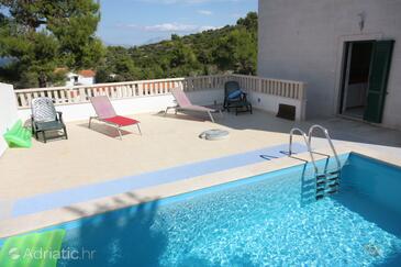 Apartmani s bazenom pogodni za obitelji s djecom Postira, Brač - 5609