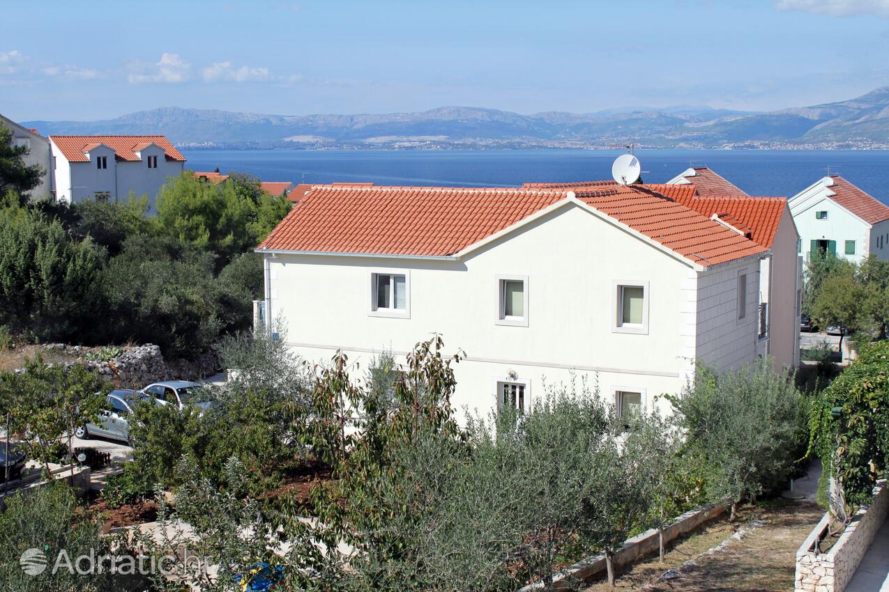 Apartments with parking space Supetar, Brač - 5616