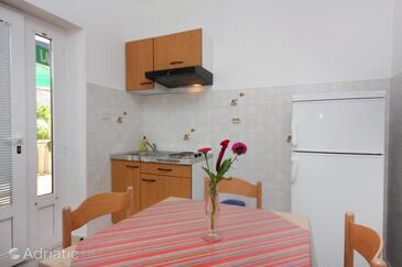 Apartments by the sea Sumartin, Brač - 5620