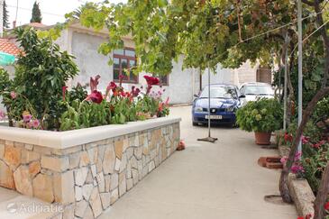 Apartments by the sea Sumartin, Brač - 5620