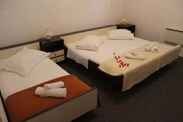 Lägenheter med parkering Supetar, Brac - 5628