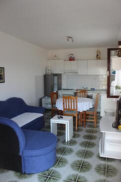 Apartments with parking space Supetar, Brač - 5628