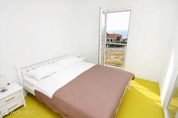 Apartmaji s parkingom Bol, Brač - 5631