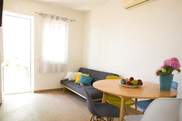 Apartmaji s parkingom Bol, Brač - 5641