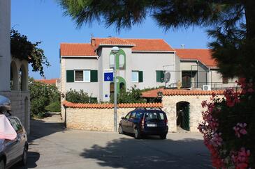 Apartments with terrace Supetar, Central Dalmatia