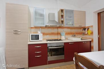 Apartments with parking space Supetar, Brač - 5653