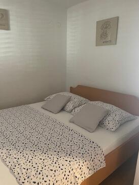 Apartmanok parkolóhellyel Sutivan, Brac - 5654