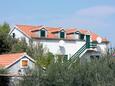 Szálláshely Mirca, Brač, Szálláshely 5655 - Apartmanok a tenger közelében kavicsos stranddal.