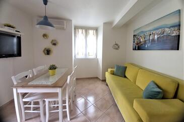 Dnevni boravak Supetar, Dnevni boravak u smještaju tipa apartment, dostupna klima i WiFi.
