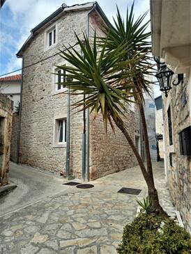 Objekt Supetar, Brač, Objekt 5657 - Apartmani blizu mora sa šljunčanom plažom.
