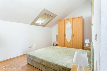 Apartments and rooms with parking space Supetar, Brač - 5658