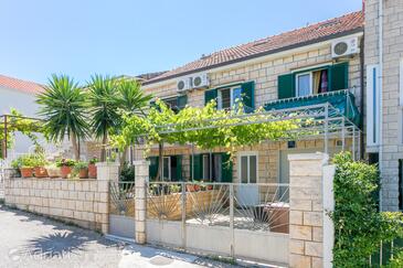 Szállás Horvátország - apartmanok, házak és szobák Apartmanok és szobák parkolóhellyel Supetar, Brac - 5658 Adriatic.hr