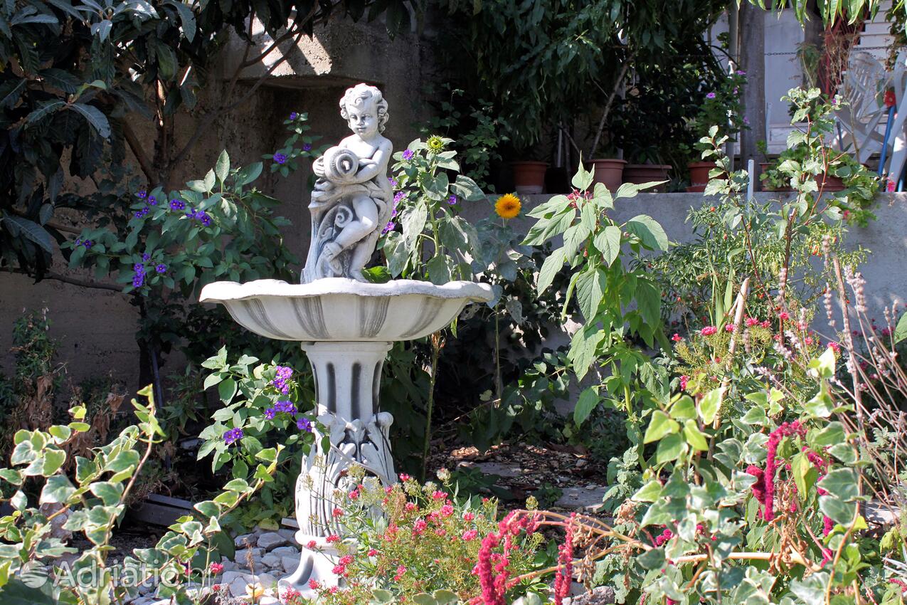 Giardino - Appartamenti con parcheggio Postire - Postira, Brazza - Brač