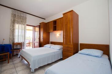 Apartments by the sea Sućuraj, Hvar - 566