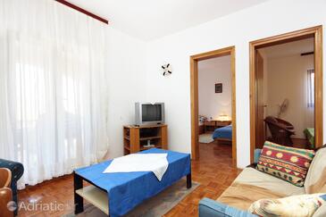 Apartments with parking space Supetar, Brač - 5663