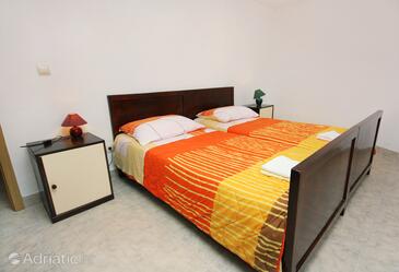 Apartments by the sea Splitska, Brač - 5664