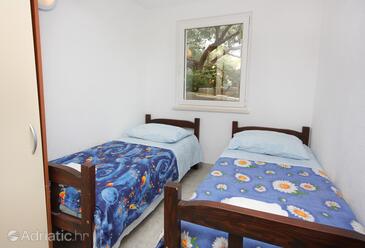 Apartments by the sea Splitska, Brač - 5664