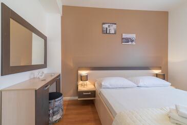 Apartments with terrace Nin, North Dalmatia